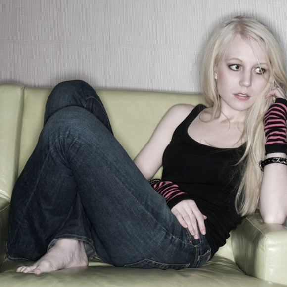 Meet your Posher, Elizabeth - Picture 1 of 4